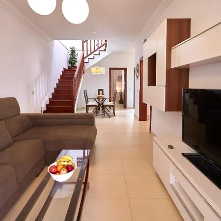 225 - Doyle By Villas Now Ltd *