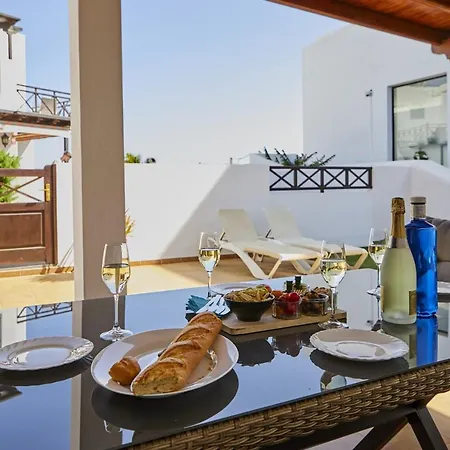 225 - Doyle By Villas Now Ltd Villa Playa Blanca (Lanzarote)